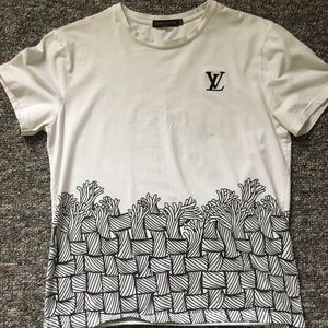 White & black graphic tee